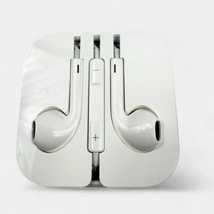 Genuine Apple Earpods Headphones 3.5mm Aux Wired Earbuds - Picture 1 of 6