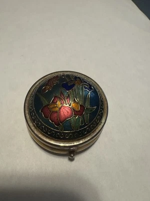 Pastillero Vintage Redondo Cloisonne Metal Flor Mariposa Foto 1 de 4