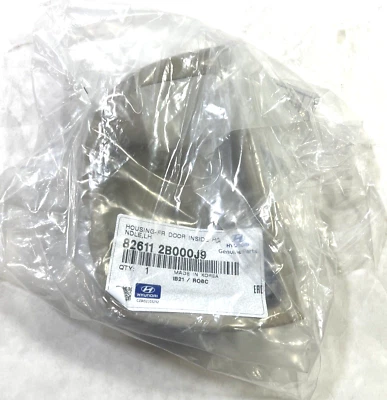 Genuine OEM Hyundai Santa Fe Front Door Cap Cover Kia 2006-2012 826112B000J9 - Image 1 of 4