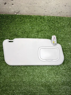 Viseira solar lateral direita do passageiro Fiat 500L fabricante de equipamento original 2014-2017 cinza sem iluminação - Imagem 1 de 4