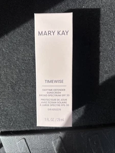 Protector solar Mary Kay Timewise Daytime Defender FPS 30 amplio espectro - caducidad 26/01 - Imagen 1 de 5