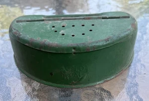 Contenedor caja cebo cinturón metal vintage antiguo pal ventilado verde - Imagen 1 de 6