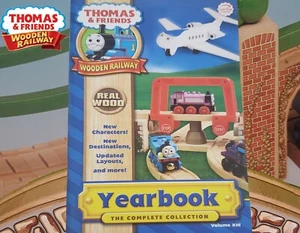 FERROCARRIL DE MADERA THOMAS & FRIENDS ~ ANUARIO XIII 2007 ~ ABSOLUTAMENTE COMO NUEVO ~ JEREMY - Imagen 1 de 10