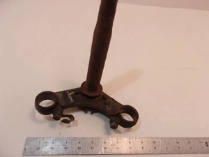YAMAHA DS7 250 LOWER TRIPLE TREE STEERING STEM RUST - Picture 1 of 5