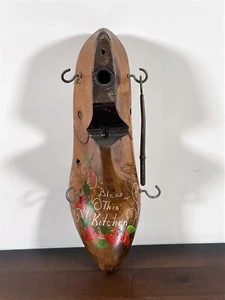 Vintage Holz Schuster Schuh Volkskunst Schlüsselhalter mit Schlüssel "Segne diese Küche" 8,5" - Bild 1 von 10