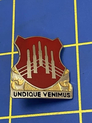 Prendedor insignia escudo unidad distintiva del regimiento de artillería de defensa aérea 71 del Ejército de los Estados Unidos Foto 1 de 3