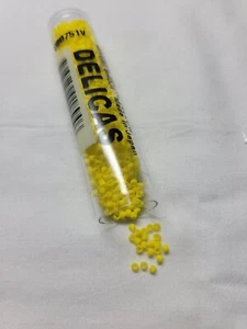 Miyuki Delica 11/0 - Amarillo Mate Opaco - 7,5 gramos (DB0751) - Imagen 1 de 2