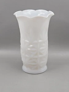 Vintage 1960's Hazel Atlas Starburst Cut Milk Glass Vase 5.75" w/Scalloped Edge - Picture 1 of 10