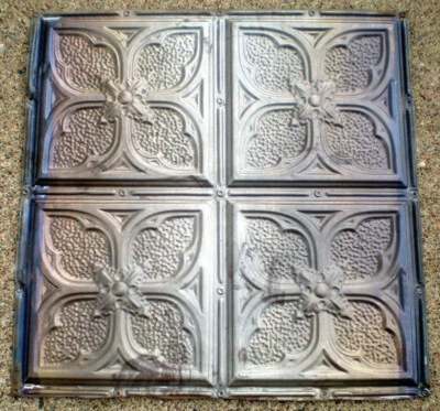 Telha de estanho de teto vitoriana antiga gótica flores quatrefoil chique gasto chique casa de campo - Imagem 1 de 3