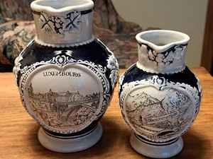 Vintage 2 deutsche salzglasierte Steinzeug grau/blau Krüge Luxemburg & Oberammergau  - Bild 1 von 13