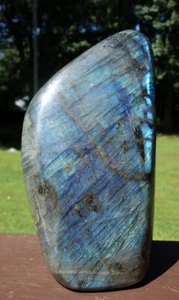 Cristallo campione di pietra in piedi labradorite forma libera ~ Madagascar - Foto 1 di 8