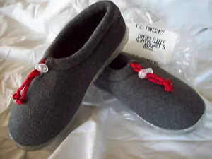 SLIPPERS Ladies Size 9 Gray with Red Tie ~ WARM! ~ NEW! ~~ CLEARANCE SALE!!!~~ - Picture 1 of 1