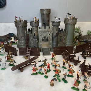 1960s MARX KNIGHTS AND VIKINGS MINIATURE PLAYSET - READ - Picture 1 of 23