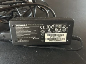 Genuine Toshiba Laptop Charger AC Power Adapter PA3714U-1ACA ADP-65JH AB 65W - Picture 1 of 3