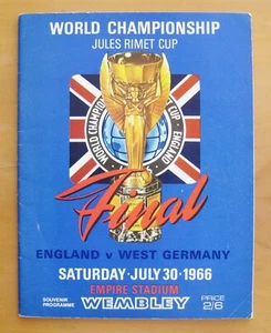 1966 World Cup Final ENGLAND v WEST GERMANY + 3 Autos STYLES BANKS CHARLTON *Ex* - Picture 1 of 10