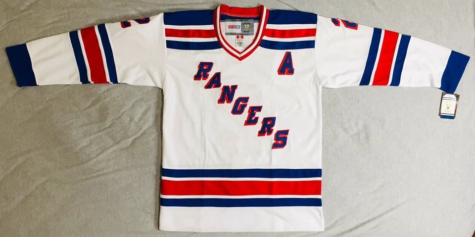 Camiseta deportiva blanca clásica de Brian Leetch New York Rangers 1990 Foto 1 de 4