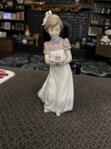 Vintage Lladro Happy Birthday Cake Girl Porzellan Figur, #5429, reparierter Hals - Bild 1 von 9