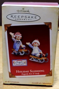 Hallmark Keepsake decorazione natalizia Raggedy Ann & Andy slitta natalizia - Foto 1 di 4