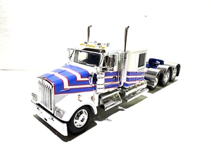 DCP, FIRST GEAR 1/64 SCALE W-900 KENWORTH FLAT TOP SLEEPER, BLUE & WHITE - Picture 1 of 6