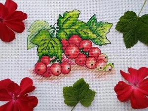 Red Currant SM-515 MP Studia Counted Cross Stitch Kit - Picture 1 of 4