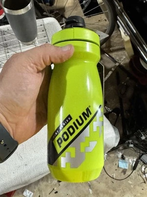 Botella de agua CamelBak Dirt Series Podium 21 oz capacidad limitada color lima NUEVO Foto 1 de 4