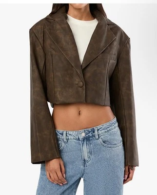 Blazer We Wore What para mujer XXS pátina recortada de gran tamaño imitación cuero marrón Foto 1 de 4