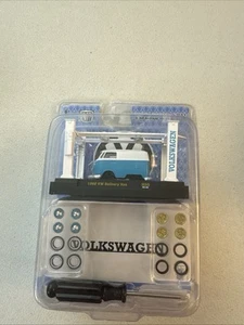 M2 MACHINES VOLKSWAGEN MODEL KIT R50 1960 VW DELIVERY VAN 1:64 - Picture 1 of 7