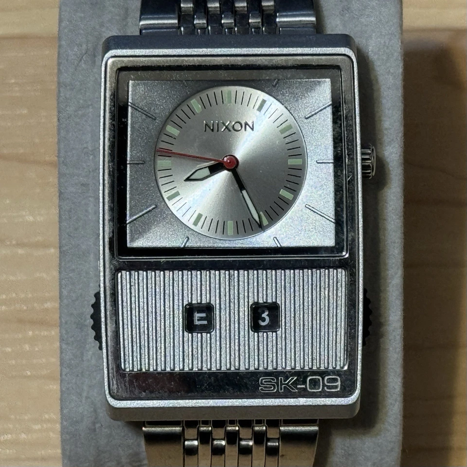 Nixon The Score SK-09 "To Revert" Silver Metal Counter Men's Analog Watch RUNS - image 1 of 4