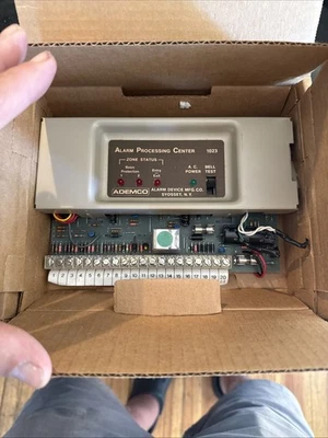 Центр обработки сигнализации Ademco No 1023 - Изображение 1 из 4