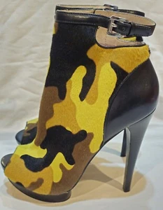 Michael Kors Kendra Camo Open Toe Calf Hair Peep toe Bootie Size 8.5M Like New - Picture 1 of 14