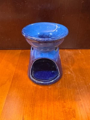 Quemador de aceite de cerámica azul hecho a mano calentador de cera recorte de estrella soporte de aromaterapia Foto 1 de 4