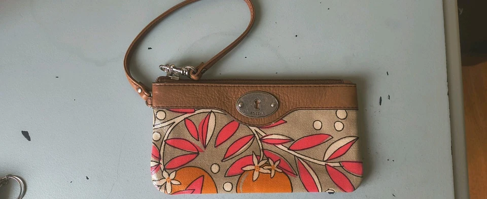 Cartera Muñequera Fossil Key-Per Lona Recubierta con Rosa y Naranja Floral y Fruta Foto 1 de 3