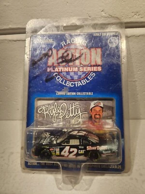 Kyle Petty #42 Racing Collectible 1/64 Die-cast 1996 Action Platinum Series  Foto 1 de 2