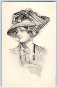 Signierte Künstler Postkarte Hübsche Frau mit Hut um 1910 unbespielt antik - Bild 1 von 2