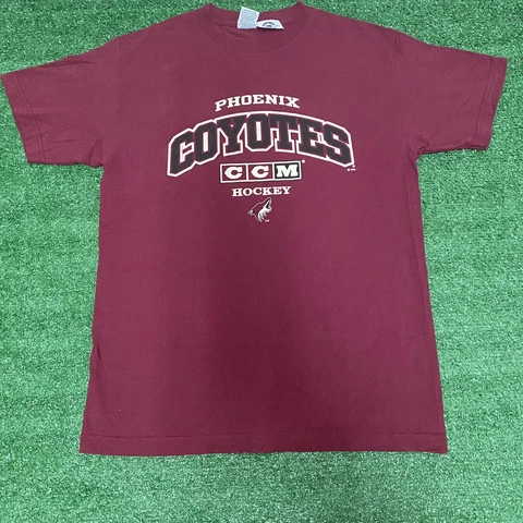 Phoenix Coyotes T Shirt Mens Size Medium NHL Hockey  CCM Vintage Cover