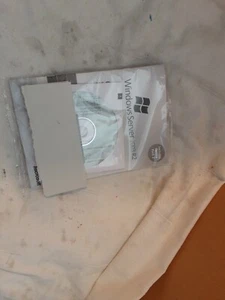 Windows Server Standard 2003 R2 1-4CPU 5Client OEM Software with Service Pack 2 - Picture 1 of 4