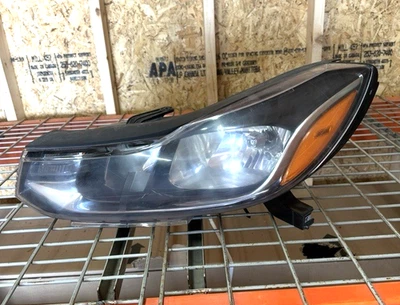 Farol de halogênio Chevrolet Trax 2017-2022 driver esquerdo LH OEM 42648200 - Imagem 1 de 4