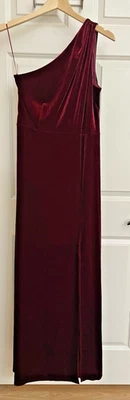 Vestido Kira Terciopelo Gris Pájaro Talla M Rojo Cabernet Un Hombro Terciopelo Vestido Largo Foto 1 de 4