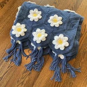 VTG Granny 3D Daisies 55 X 42” Handmade Knit Crochet Throw Blanket Cottage Core - Picture 1 of 10