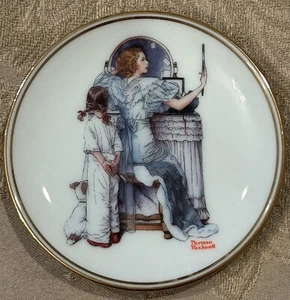 Norman Rockwell Miniature Collector’s Plate  “GOING OUT” Vintage D1-53 - Picture 1 of 2