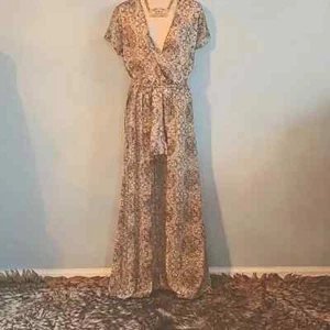 BRAND NEW NEW LOOK ROMPER MAXI DRESS MEDIUM SIZE SUPER CUTE - Picture 1 of 11