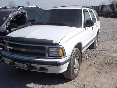 Used Front Drive Shaft Front fits: 1996 Chevrolet Blazer s10/jimmy s15 Front Gra - Image 1 of 4