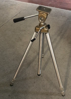 Vintage Quick Set Tripod Model 6000 Camera Photo Adjustable Tilt-Head Aluminum - Image 1 of 4