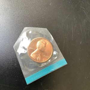 1974 P Lincoln Cent Penny Brilliant Uncirulated from Sealed Mint Set in Cello BU - Picture 1 of 5