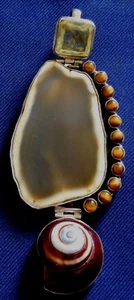 COLGANTE GRANDE PIEDRA FACETADA VERDE PÁLIDO CONCHA OJO DE TIGRE ÁGATA ESTERLINA ARTESANAL - Imagen 1 de 5