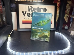 The Living Sea by Jacques Cousteau 1963 First Edition HC / DJ Good To Very Good - Imagen 1 de 11