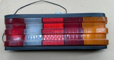 Luz de freno trasera izquierda mercedes-benz w201 190e 2018201364 m601 Foto 1 de 4