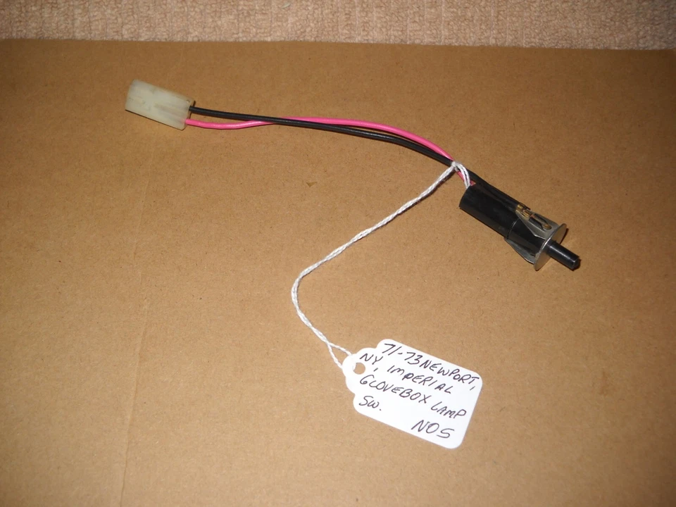 Nuevo de Lote Antiguo Mopar 1971-1973 Chrysler New Yorker Newport Imperial Guantera Interruptor de Lámpara Foto 1 de 1