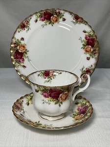 Royal Albert Old Country Roses Trio Vintage 1st quality England Cup,Saucer,Plate - Picture 1 of 5