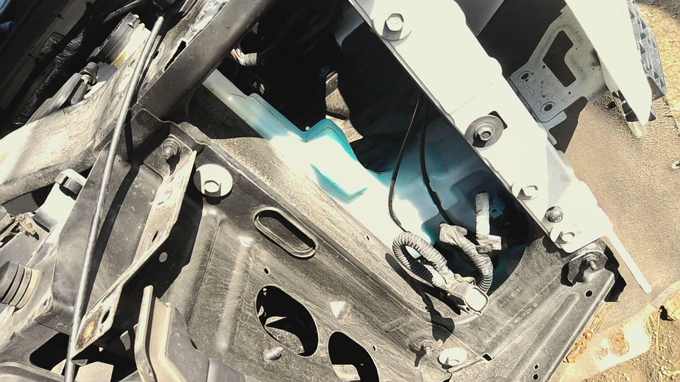 15 CADILLAC ESCALADE Washer Bottle - Image 1 of 1